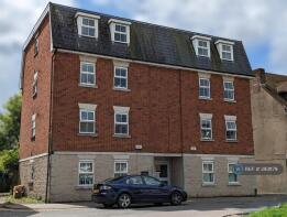1, 3 Caxton Lodge, Dellsome Lane, Welham Green, Hatfield AL9 7DY
