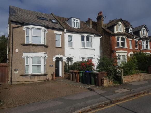 Flat 4, 67 Cedar Road Outside.jpg