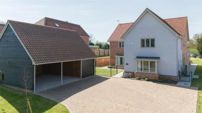 Triple Cart Lodge/Garage