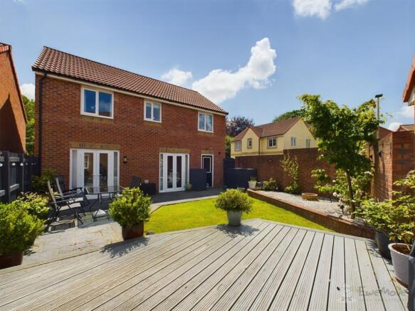 EweMove - Sycamore Drive - Rear Garden