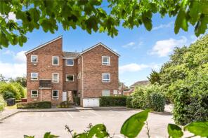 32, Philip Court, Chatsworth Road, Chichester PO19 7XU