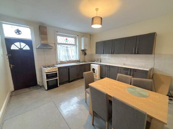 Cumberland Road, Lidget Green, Bradford, BD7 photo 4