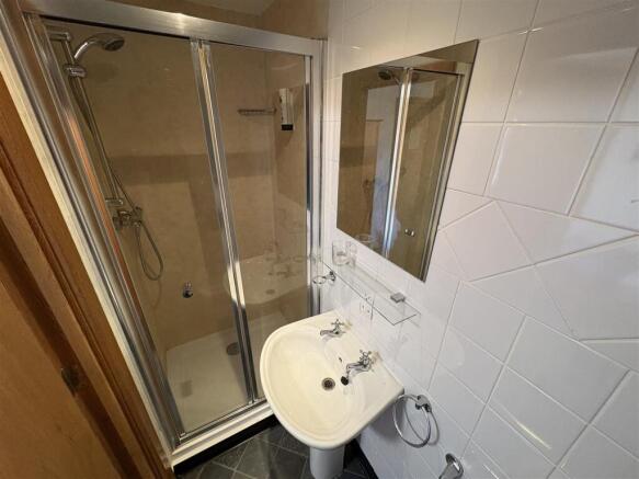 7 bed House Share to rent Image 6