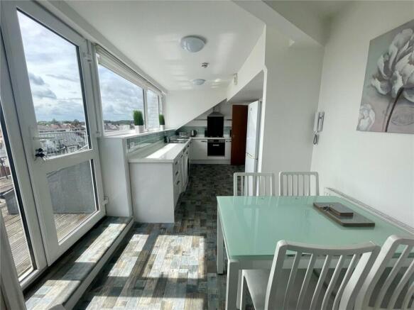 2 bed Penthouse for sale Image 7