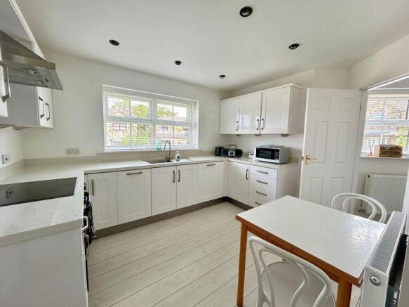 3 bed Detached for sale Image 9