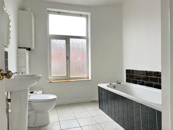 3 bed Terraced for sale Image 8