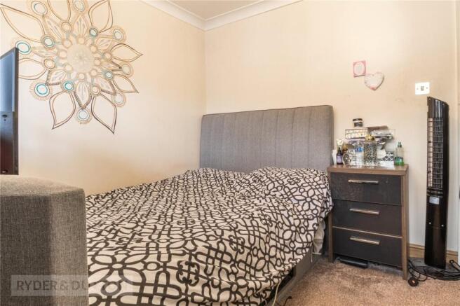 5 bed Semi-Detached for sale Image 10