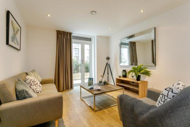 8381593-interior3...