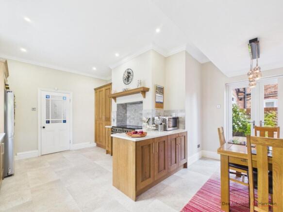 4 bed Semi-Detached for sale Image 9