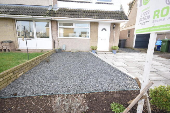 FRONT GARDEN/DRIV...