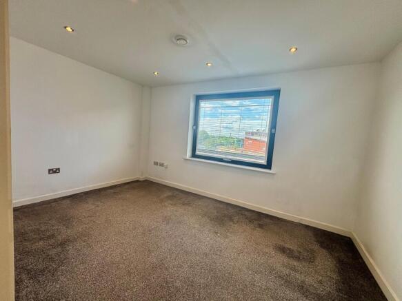 2 bed Apartment to rent Image 5