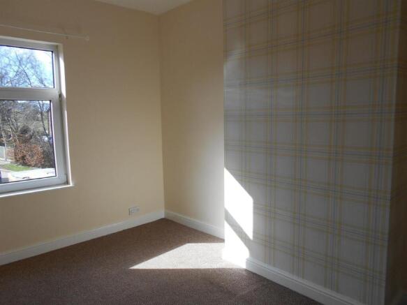 2 bed Terraced to rent Image 5