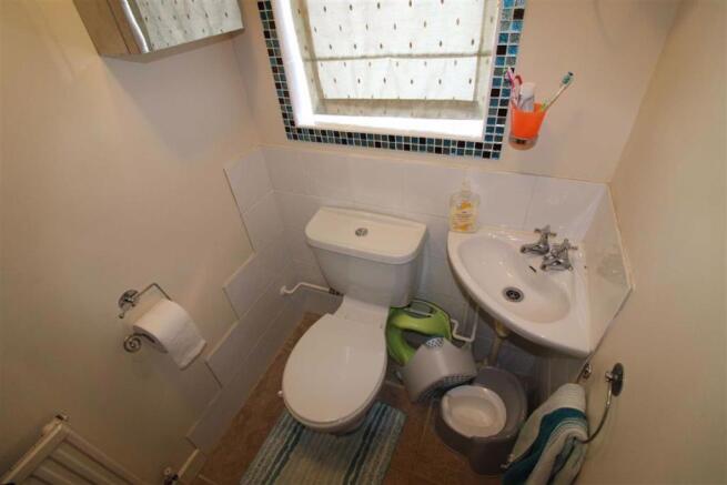 FITTED CLOAKROOM
