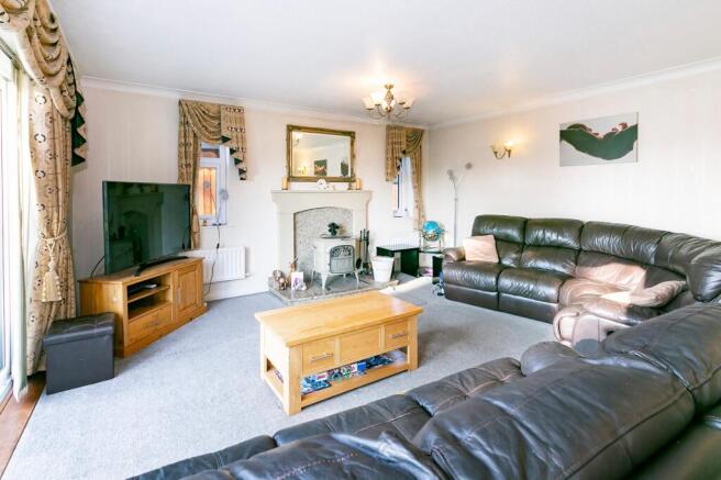 4 bed Detached for sale Image 6