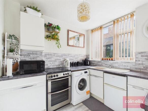 3 bed Semi-Detached for sale Image 4