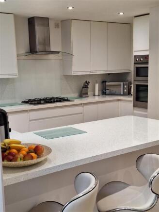 Kitchen (1).jpg