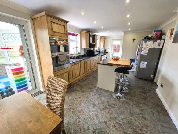 4 bed Detached for sale Image 10