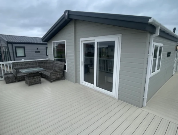 Wrap around decking on Willerby Hayward lodge at U