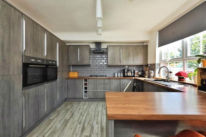 3 bed Semi-Detached for sale Image 5