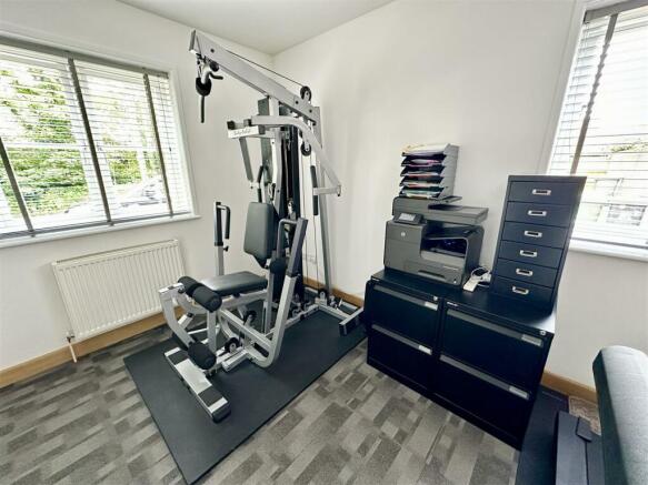 grund fllor bedroom / gym / sitting room