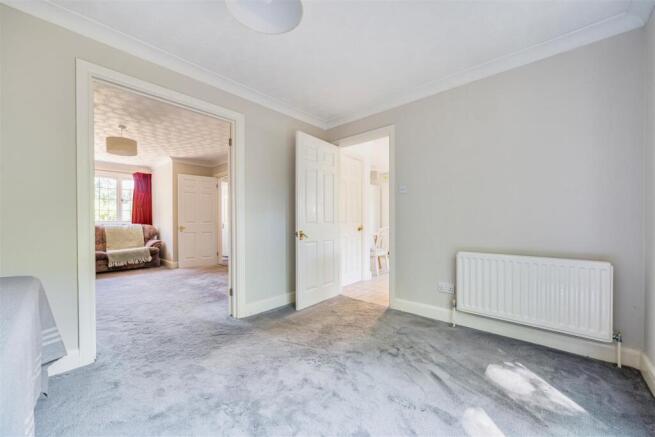 Leith Close, Crowthorne, Berkshire, RG45 6TD photo 4