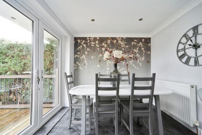 3 bed Semi-Detached for sale Image 6