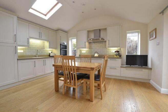 Kitchen/Dining...