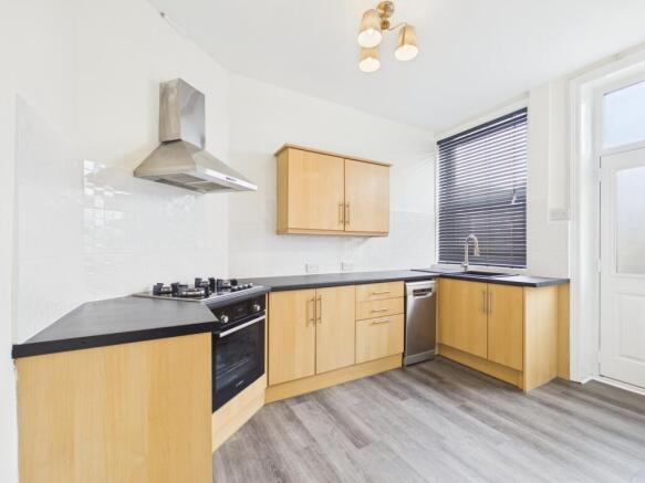 2 bed Terraced to rent Image 4