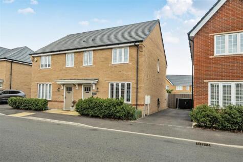 Martingale Grove, Arborfield Green, Berkshire, RG2 9HD