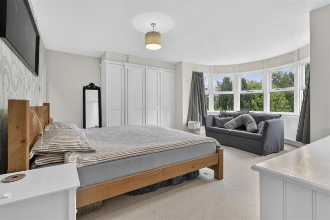 4 bed Detached for sale Image 8