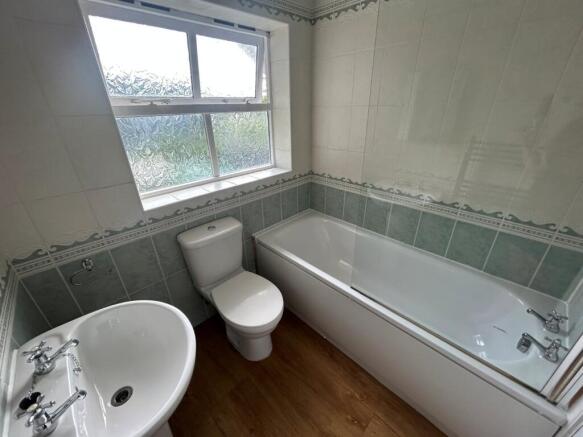 3 bed Semi-Detached to rent Image 6