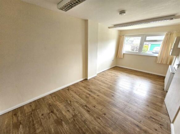 Bedroom 5.jpg
