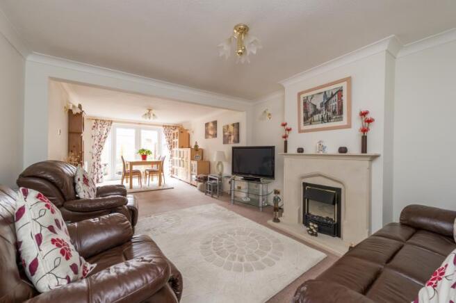 Lounge/Dining Area