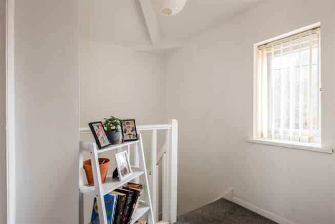 2 bed Semi-Detached to rent Image 5