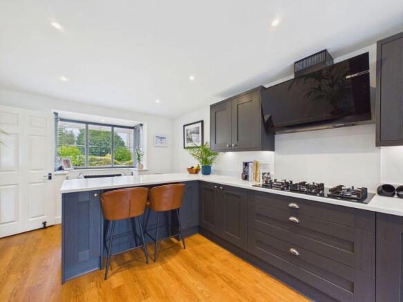 5 bed Detached for sale Image 5