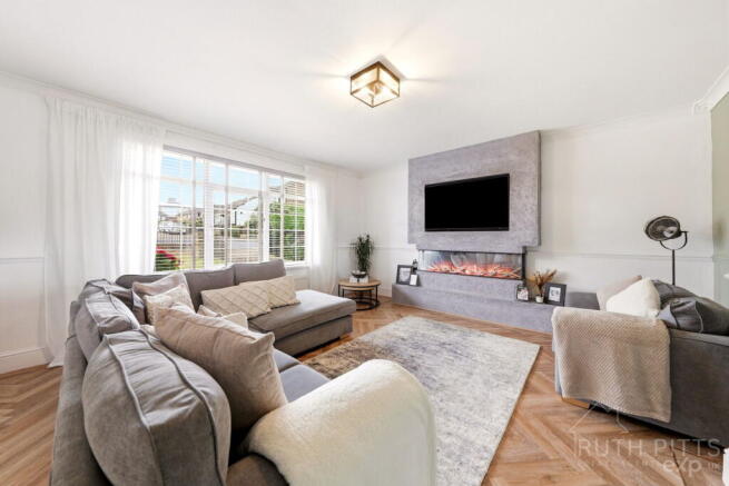 4 bed Detached for sale Image 4
