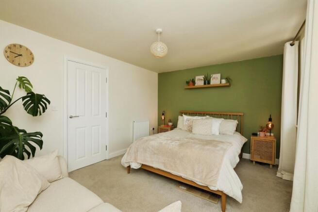4 bed Town House for sale Image 8