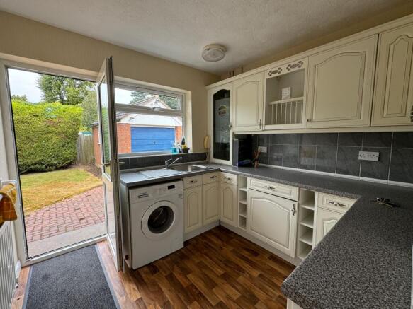 Meadowbank, Great Coates, DN37 photo 4