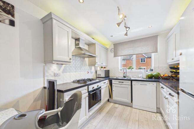 4 bed Terraced to rent Image 5