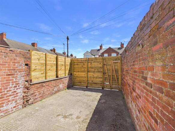 1 bed Apartment to rent Image 11