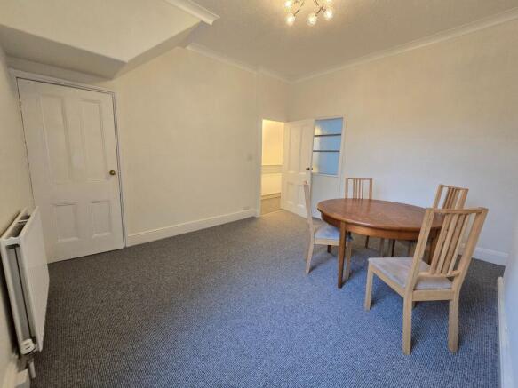 2 bed Maisonette to rent Image 7