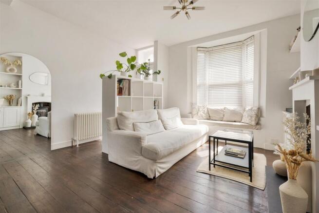 Chestnut Avenue, E7