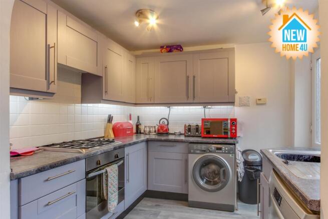 KITCHEN / DINING ROOM:
