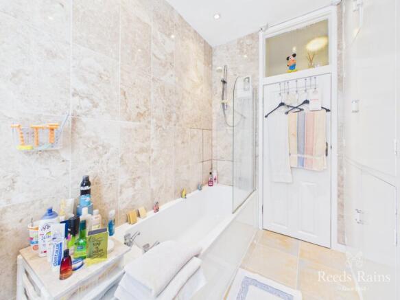 3 bed Apartment for sale Image 11