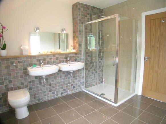 Bed 1 en suite
