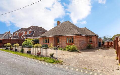 DETACHED SPACIOUS BUNGALOW - Wyatts Lane, Cowes