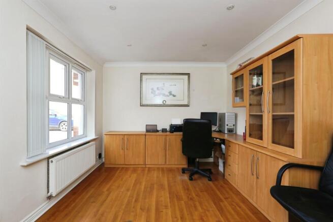 4 bed Detached for sale Image 8
