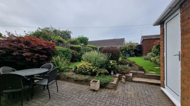 LANDSCAPED REAR GARDEN