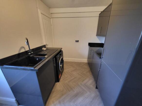 2 bed Terraced to rent Image 7