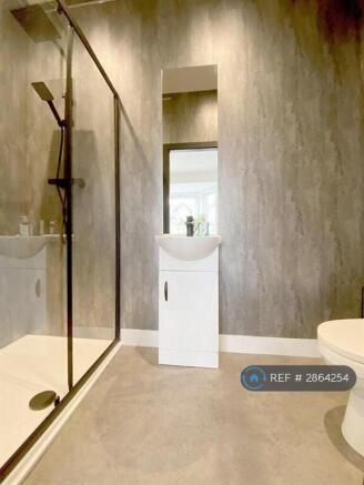 10 bed Detached to rent Image 7